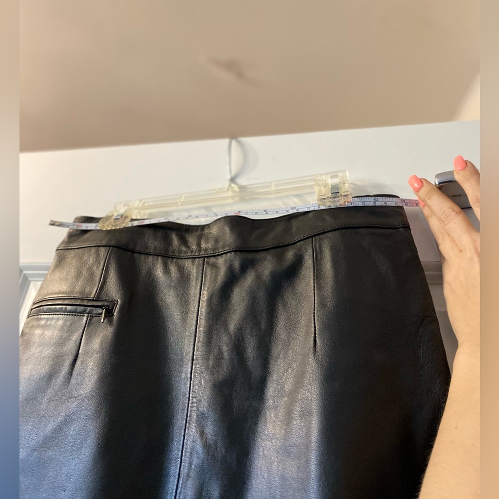 Black leather pencil skirt 28” waste & 25” long. Genuine leather. Sz 4 - Picture 9 of 11